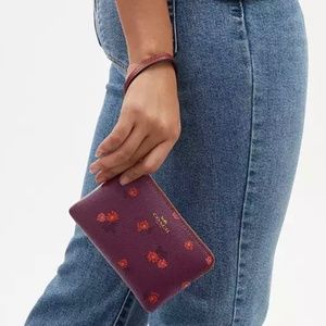 COACH Corner zip wristlet country floral